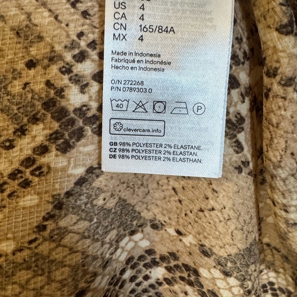 H&M Snakeprint Long Sleeve Button Down Blouse (Size 4) - Picture 3 of 9